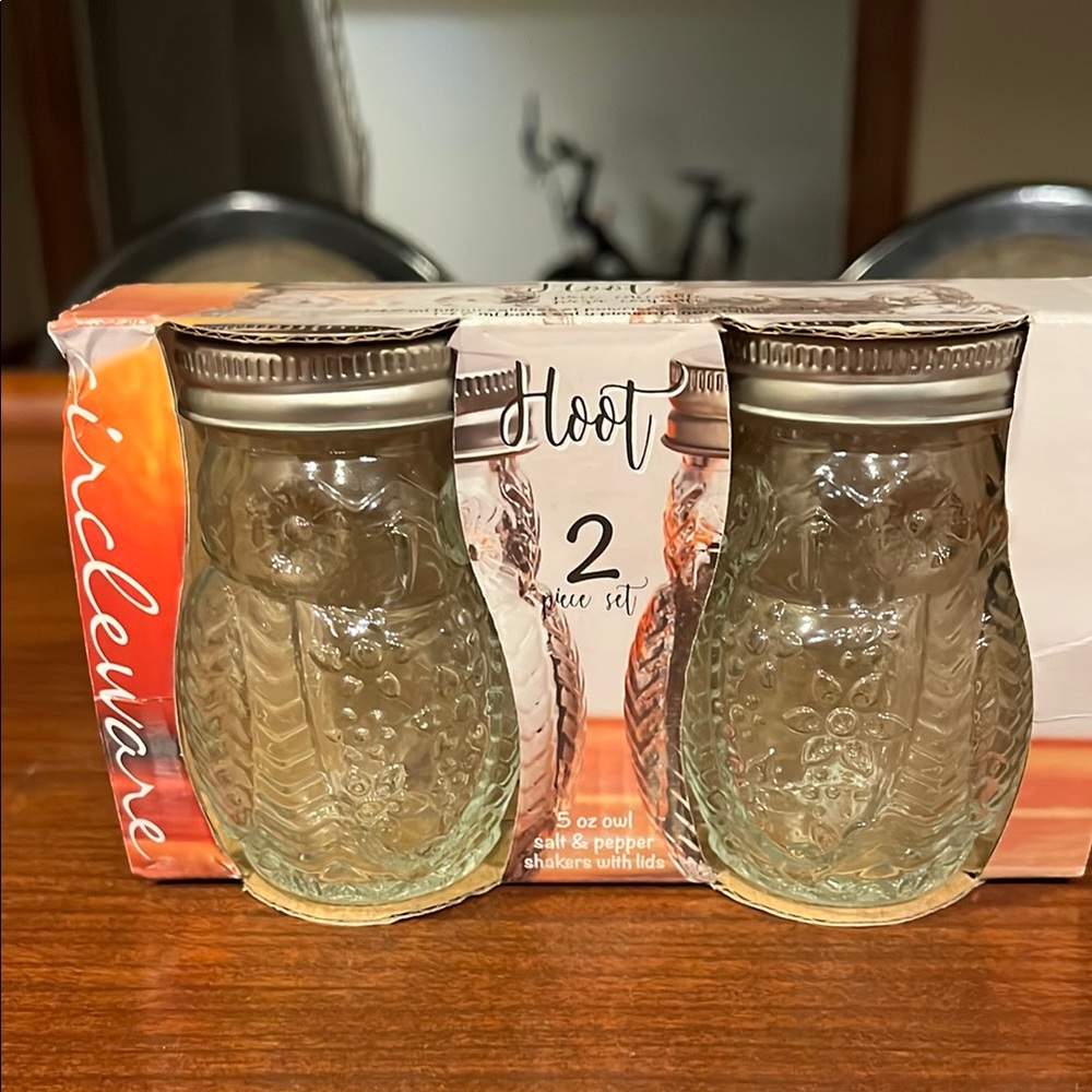 Circleware Hoot Owl Glass Shaker Set